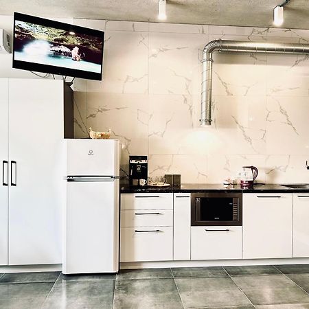Modern Apartments With A Coffee Machine In The City Center, A View Of The City Rivne Exterior foto