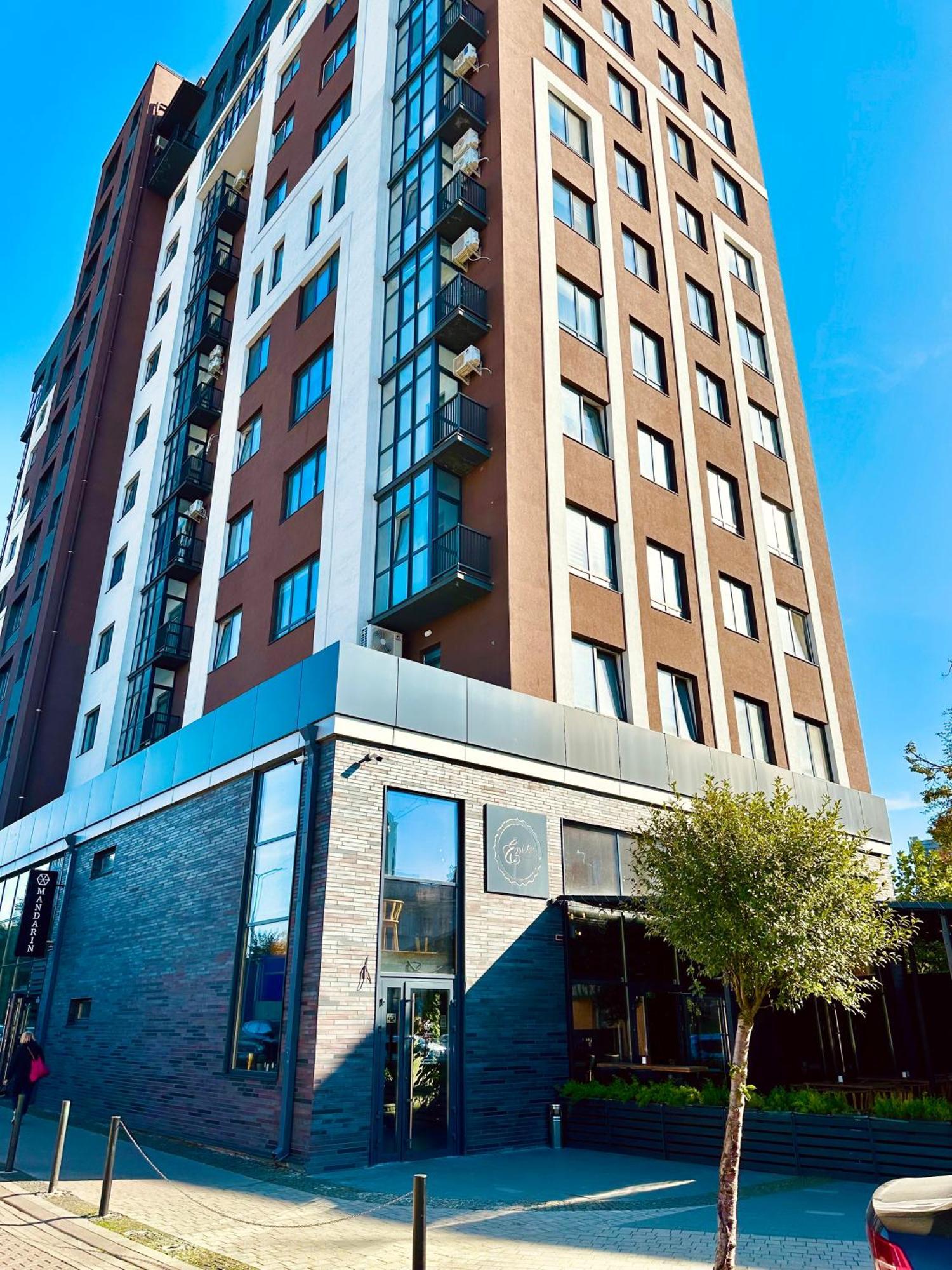 Modern Apartments With A Coffee Machine In The City Center, A View Of The City Rivne Exterior foto