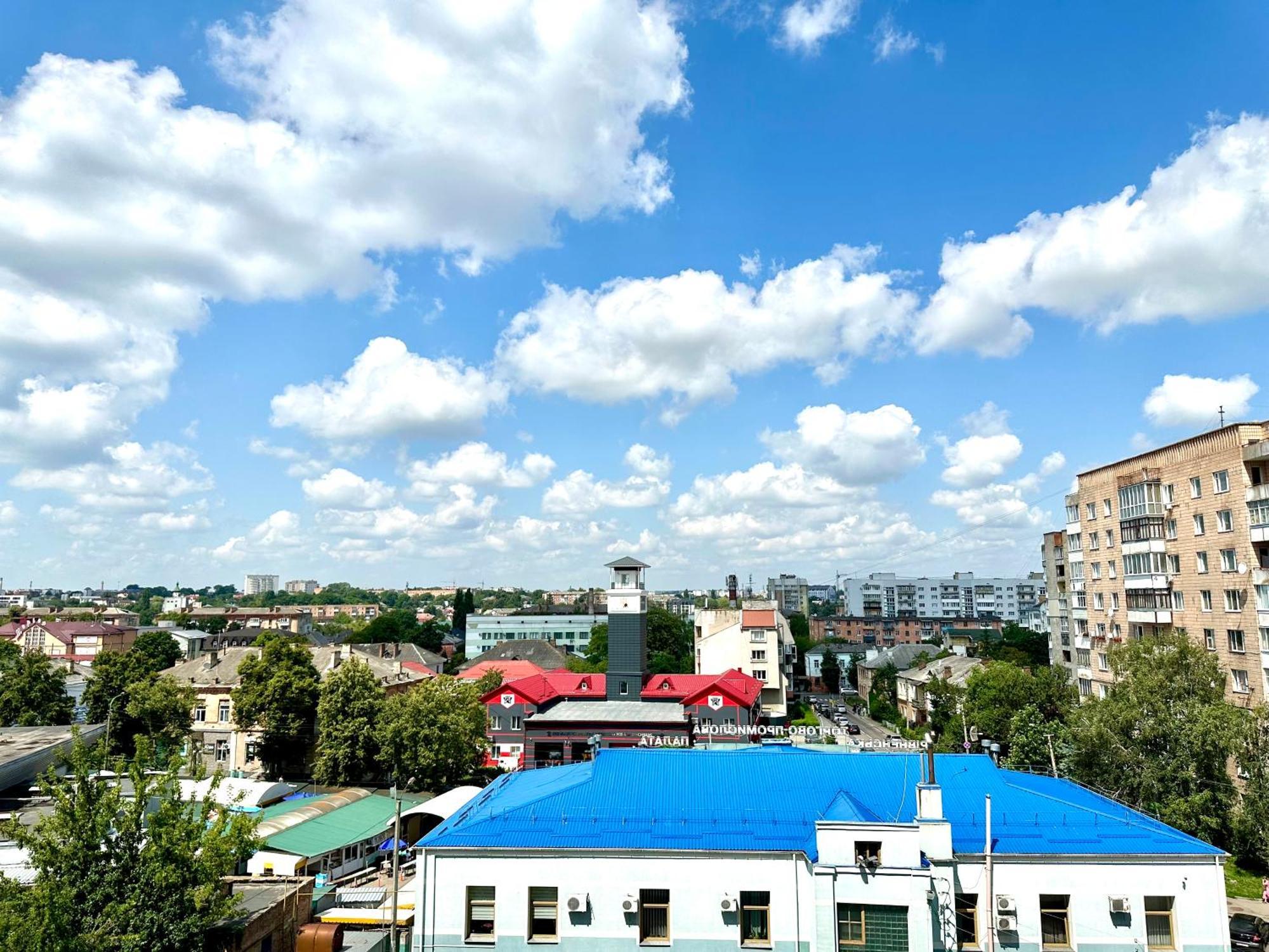 Modern Apartments With A Coffee Machine In The City Center, A View Of The City Rivne Exterior foto