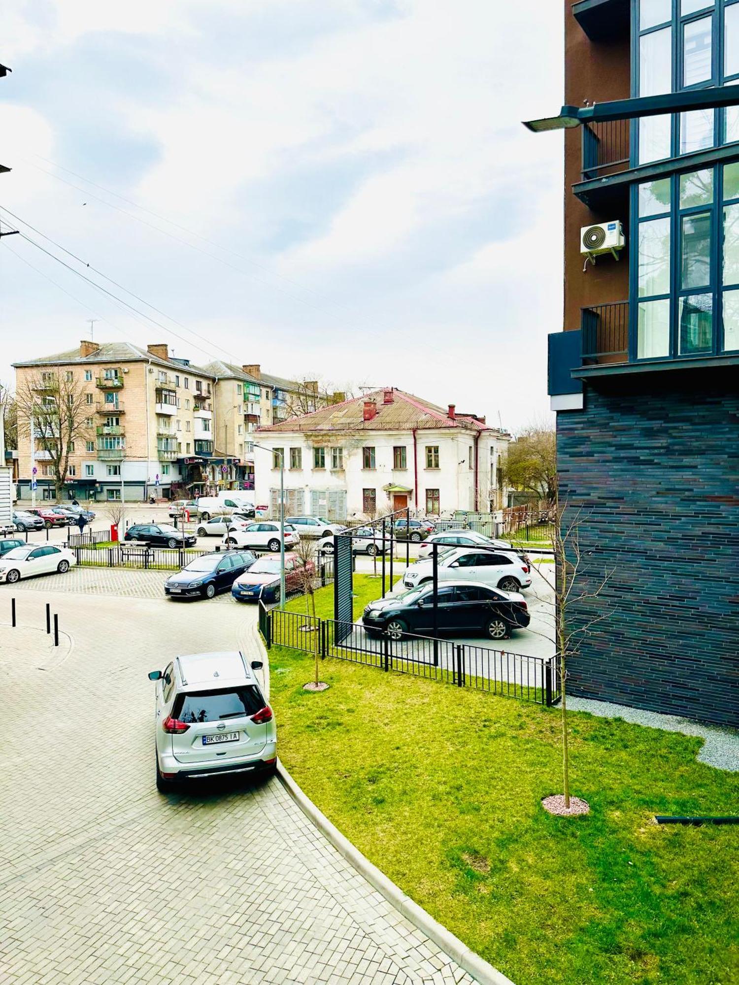 Modern Apartments With A Coffee Machine In The City Center, A View Of The City Rivne Exterior foto