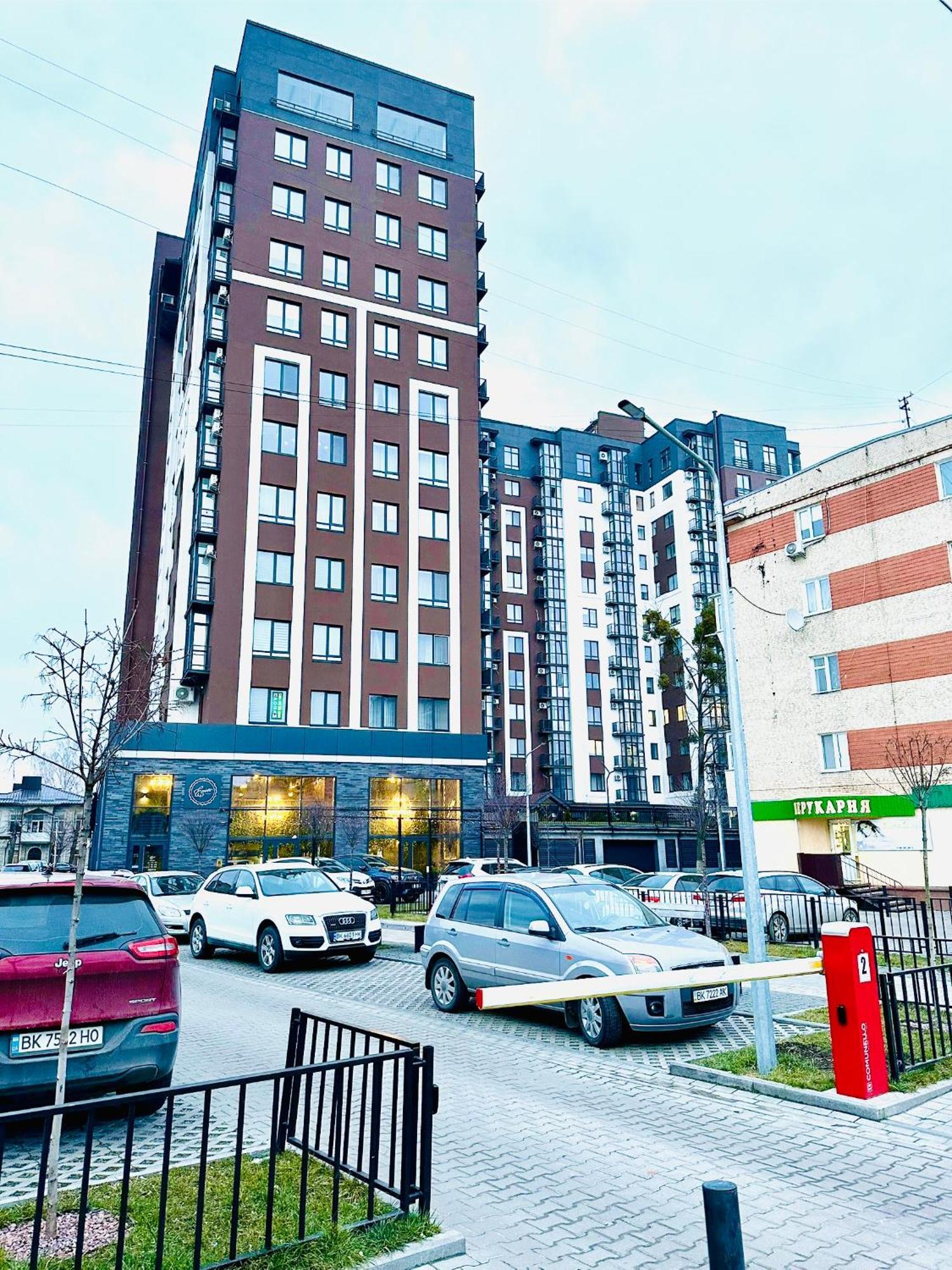 Modern Apartments With A Coffee Machine In The City Center, A View Of The City Rivne Exterior foto