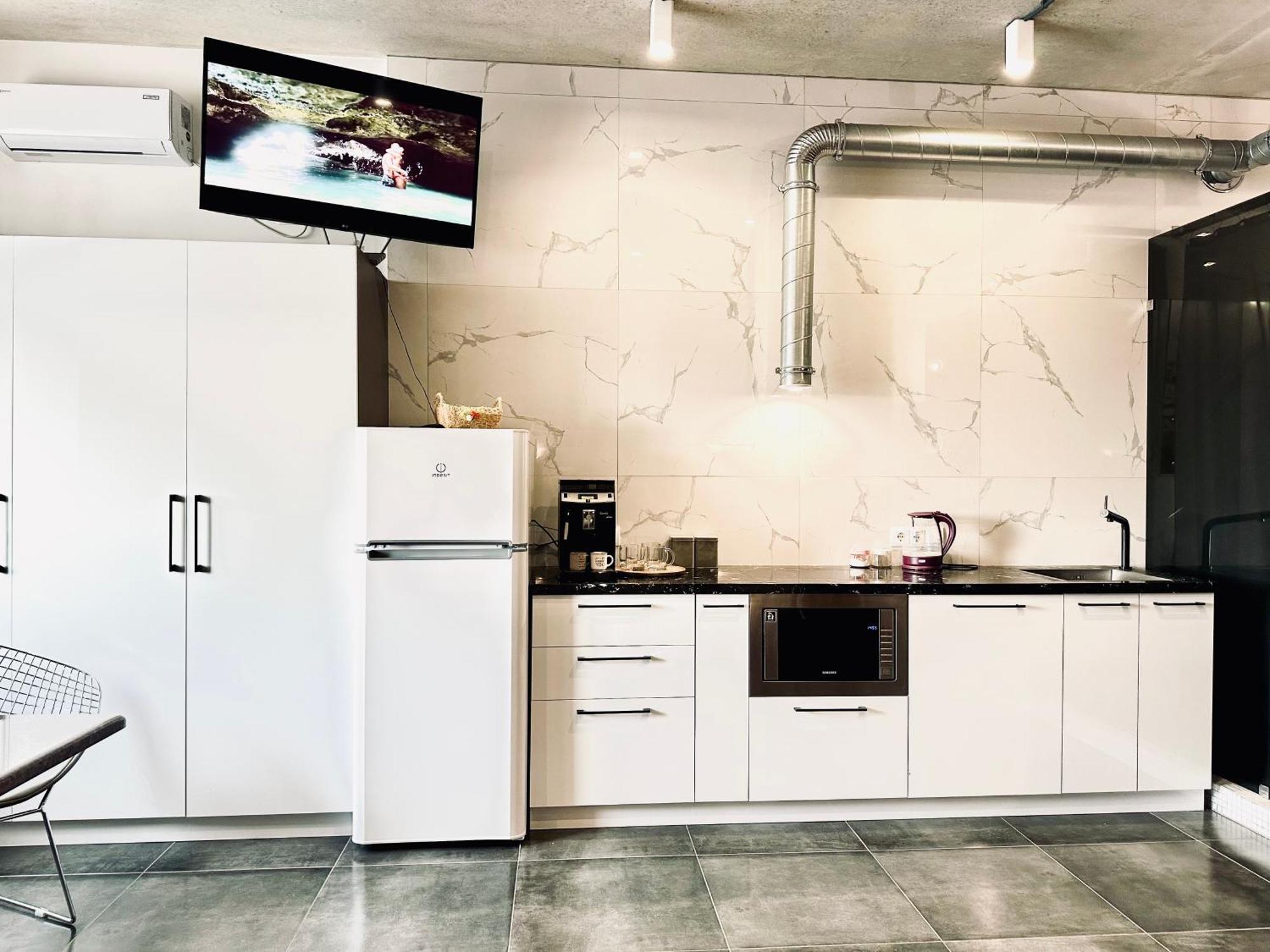Modern Apartments With A Coffee Machine In The City Center, A View Of The City Rivne Exterior foto
