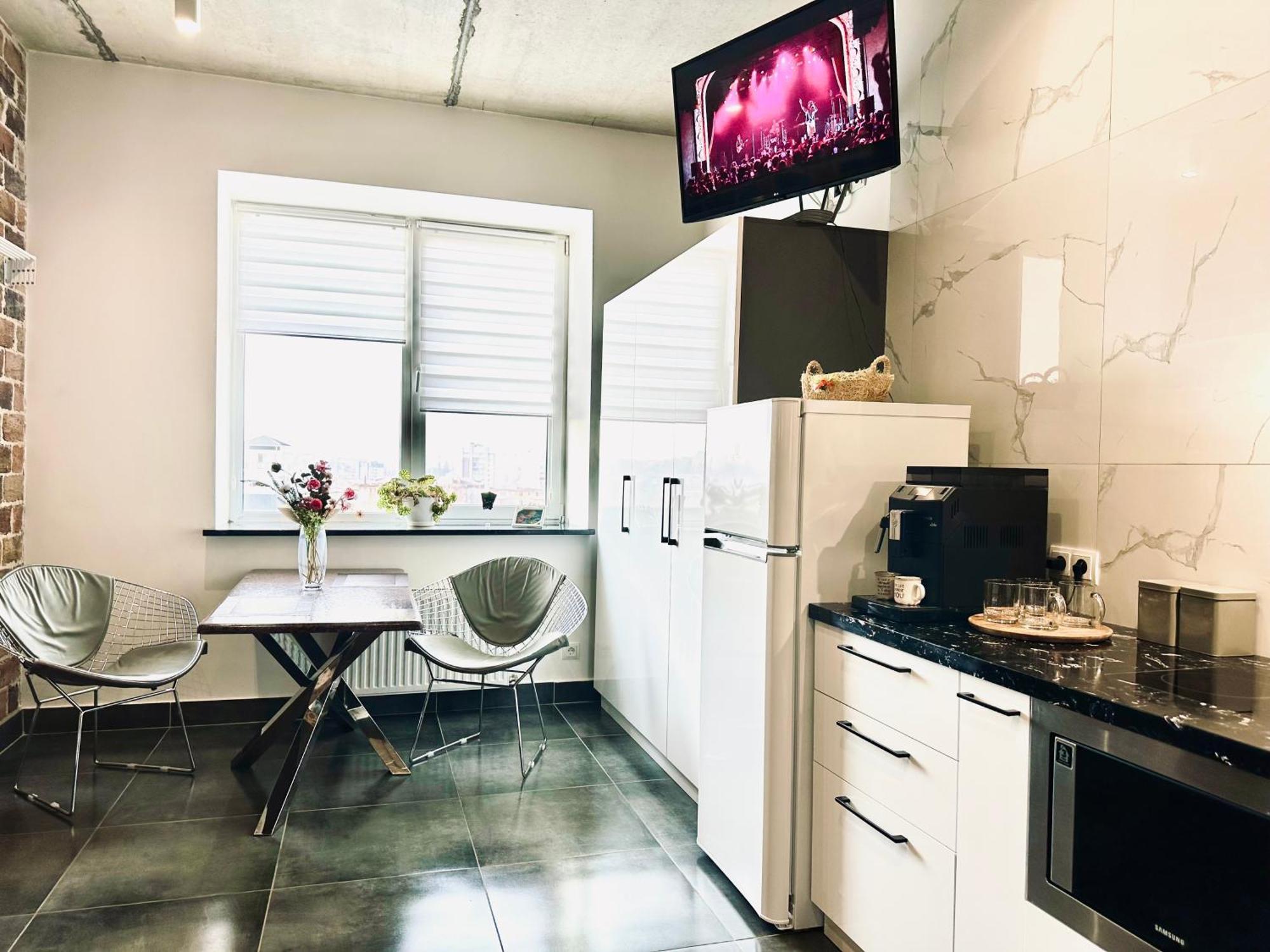 Modern Apartments With A Coffee Machine In The City Center, A View Of The City Rivne Exterior foto
